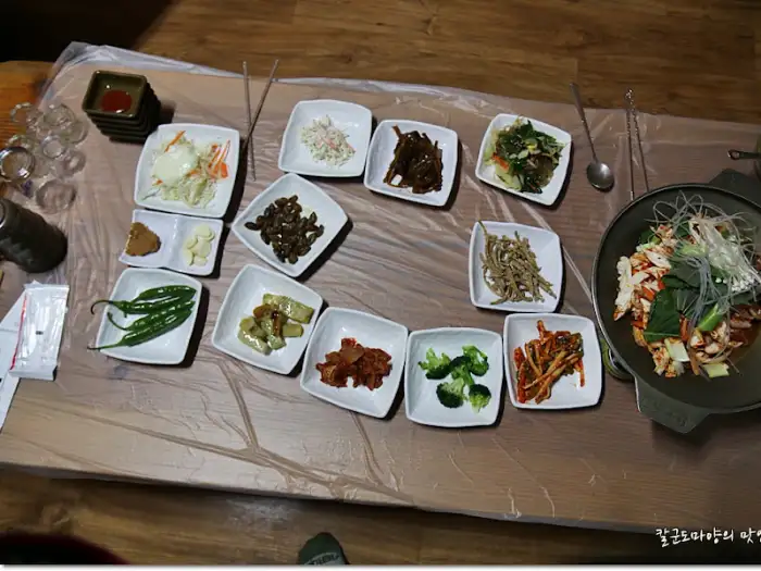 다래가든 푸짐한 밑반찬 가짓수와 종류