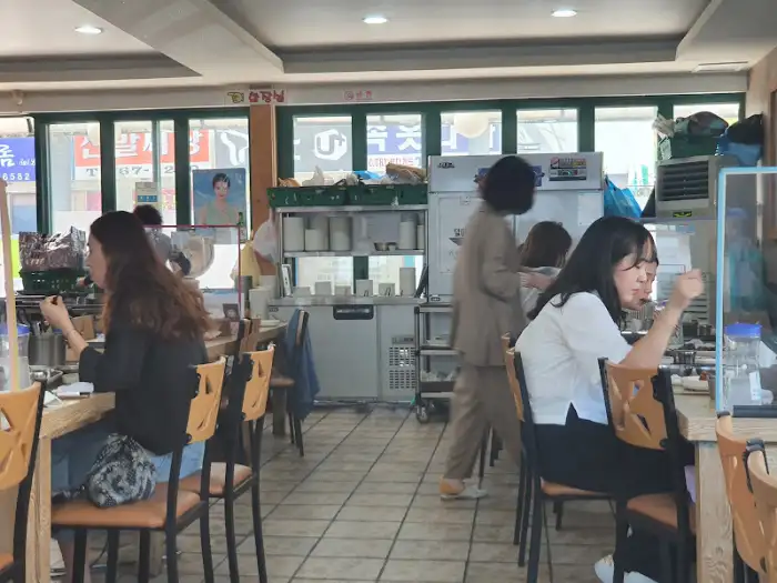 오자매생선촌 내부 모습, 편안하고 정겨운 분위기