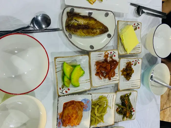 청개구리식당 생선구이와 다양한 밑반찬