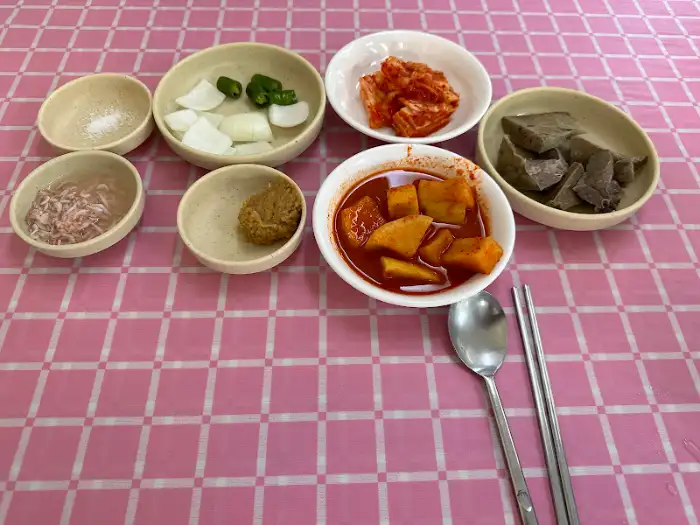 곡성 한일순대국밥의 다양한 밑반찬