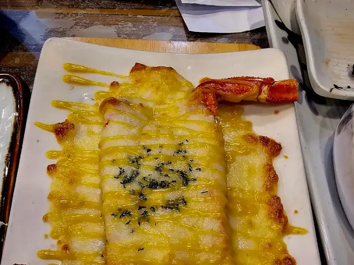 치즈를 듬뿍 올린 대게 요리