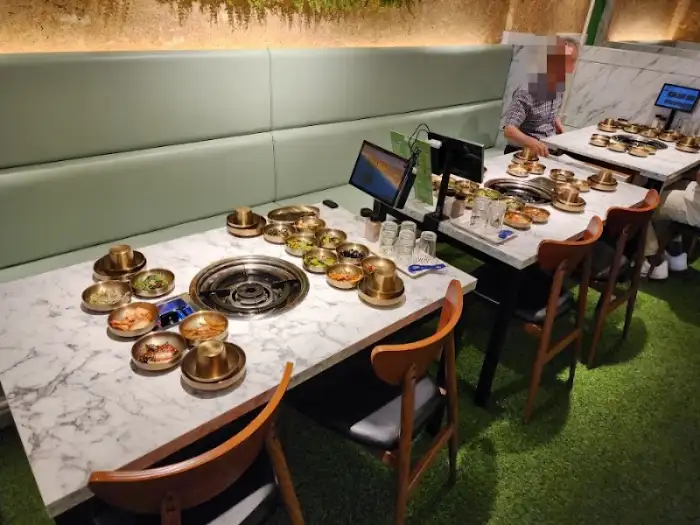 운암회관 테이블 세팅