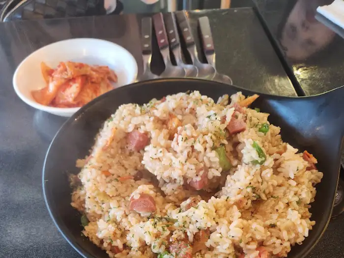 야미&바베쿡스의 볶음밥과 함께 나온 김치