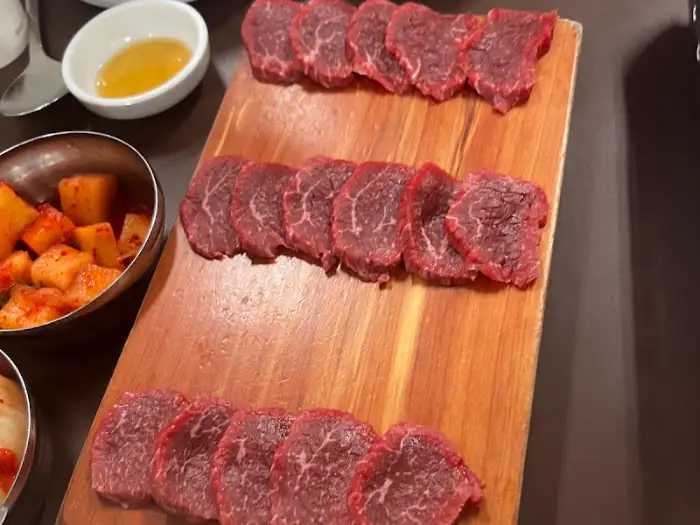다양한 각도에서 촬영된 육사시미