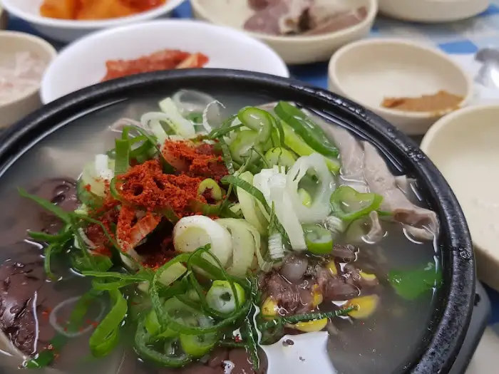 곡성 한일순대국밥의 먹음직스러운 순대국 클로즈업