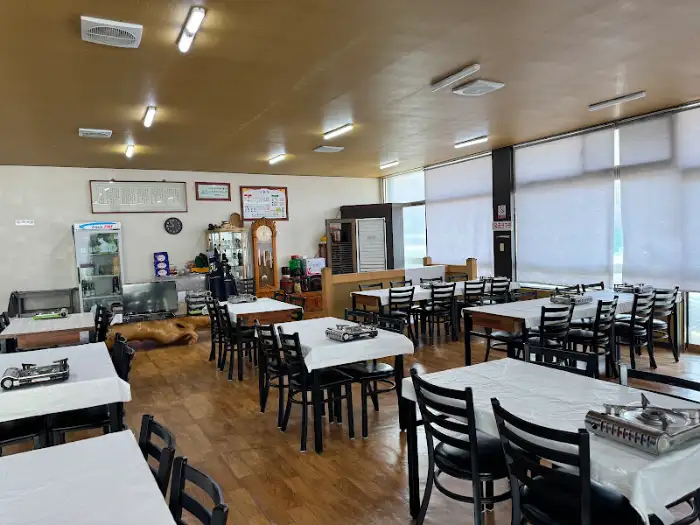 이화수식당 내부 테이블 세팅