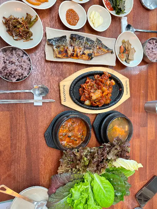 푸짐한 우렁쌈밥 정식 한 상차림