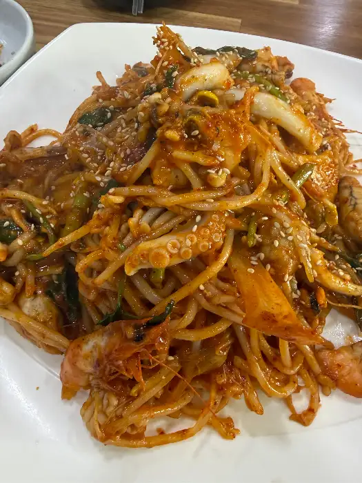 매콤달콤한 양념이 밴 해물찜