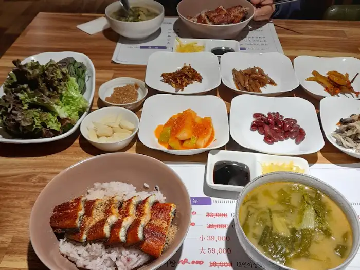장어촌 테이블 세팅