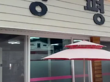 장평막국수 간판이 보이는 정겨운 외관