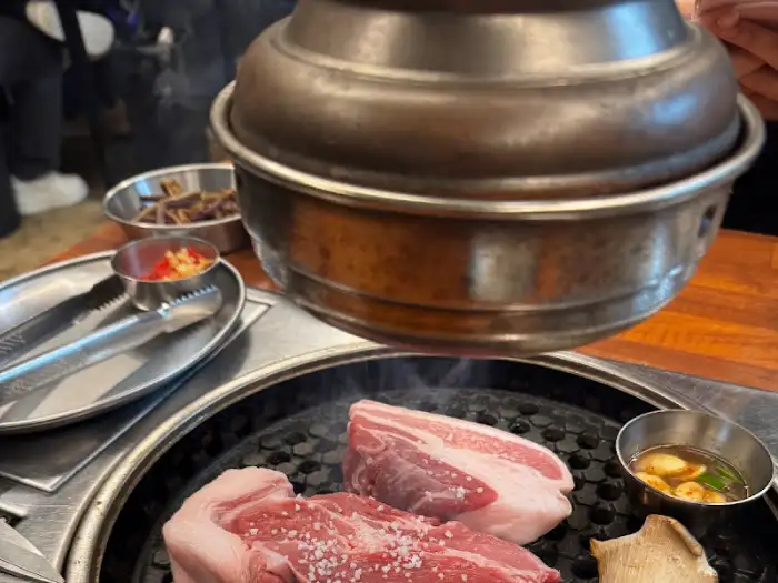 금돈가 흑돼지 구이와 함께 나온 푸짐한 계란찜