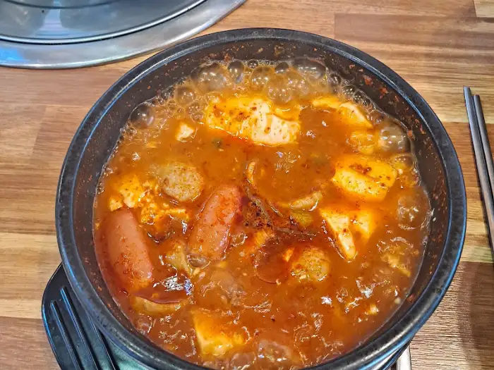 차돌순두부찌개와 함께 제공되는 곁들임 찬