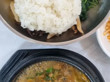 정든식당 산채비빔밥과 된장찌개