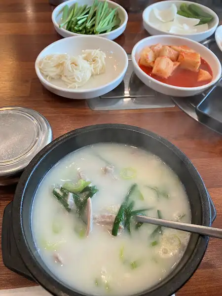 진천 고가네용순대, 테이블에 차려진 푸짐한 식사