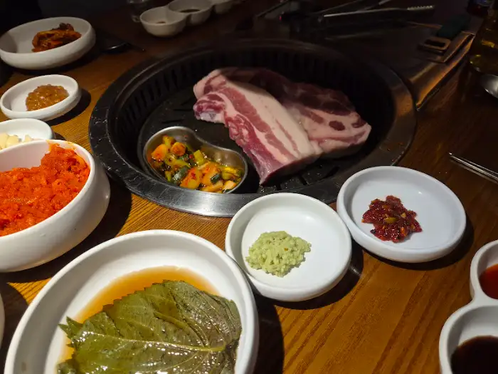 숯불 위에 놓인 목살