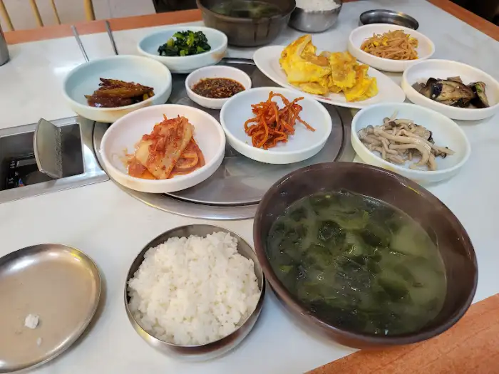 식사 테이블 세팅