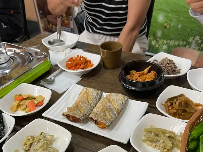 갈치구이와 다양한 반찬