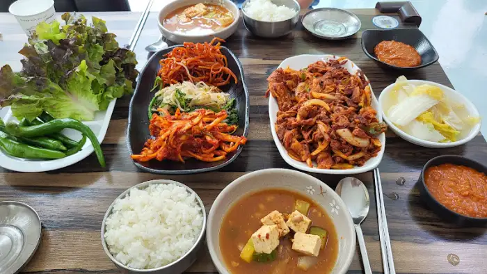 푸짐하게 차려진 한상