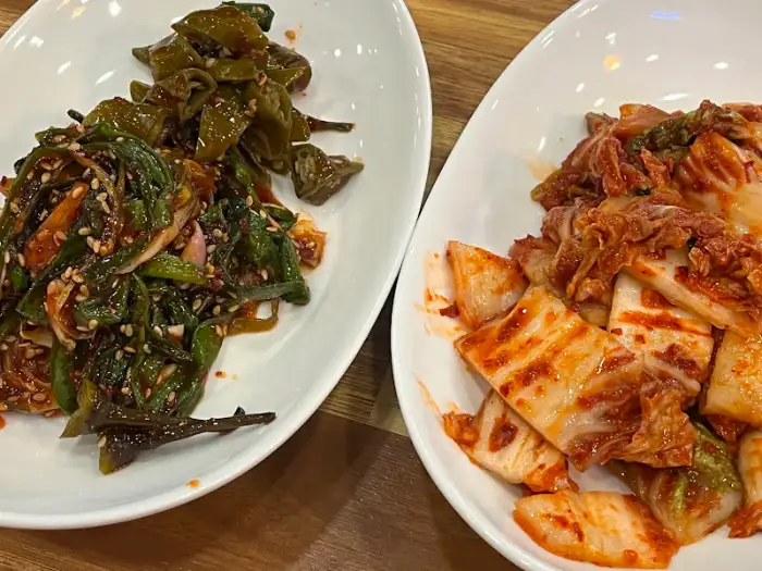 김치와 파김치 접시