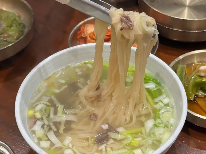 한티옥 영등포점에서 즐기는 부드러운 면발의 안동국시