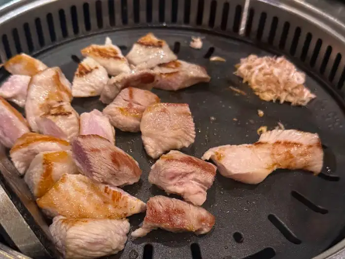 맛찬들왕소금구이 서면점에서 구워지는 돼지고기