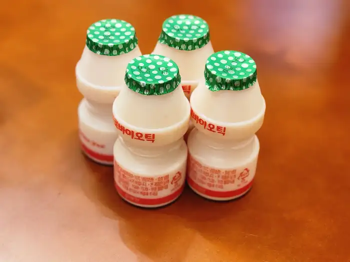 귀여운 병에 담긴 요구르트
