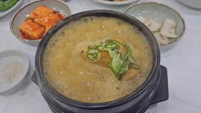 상황삼계탕 한 그릇의 클로즈업 모습