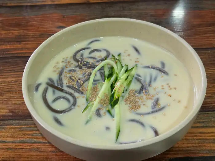 오목골 즉석메밀우동의 메밀 우동