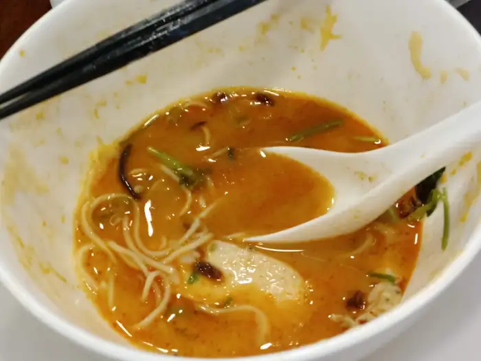 매콤한 국물이 인상적인 카라빠이탄 라멘