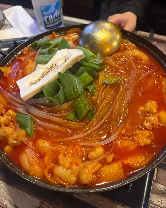 청춘곱도리탕의 푸짐한 곱도리탕 메인 요리