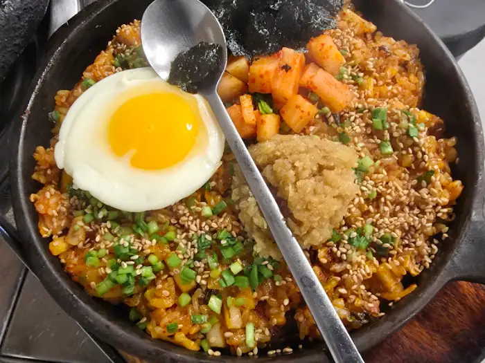 진성한우곱창 가락본점의 깍두기양밥