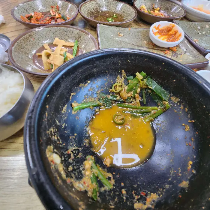 추어탕을 다 먹고 남은 국물과 건더기
