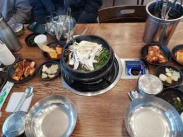 항아리갈비탕 포천직영점의 푸짐한 갈비탕 비주얼