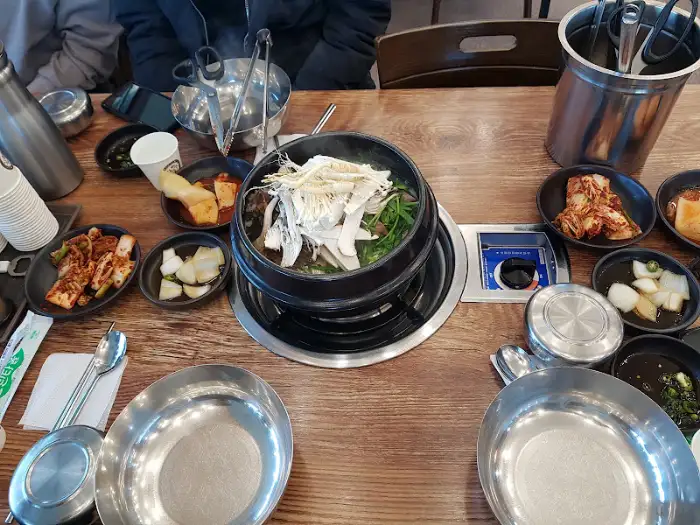 항아리갈비탕 포천직영점의 푸짐한 갈비탕 비주얼