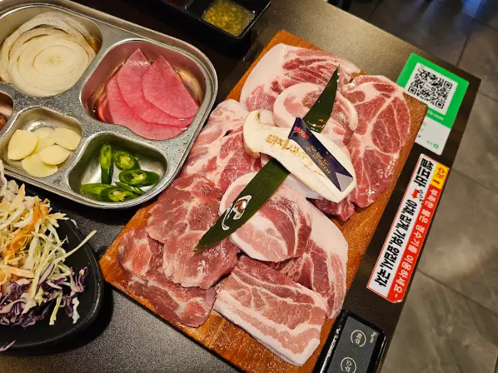 돼지새마을본부 본오직영점 푸짐한 돼지고기 모듬