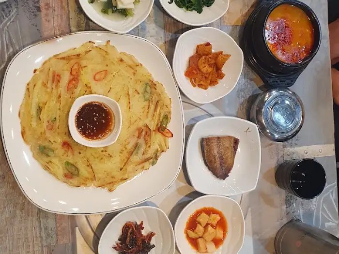 입암손두부의 푸짐한 한상차림, 전과 다양한 반찬