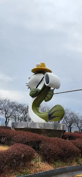 활기찬 분위기의 남원추어탕거리 풍경