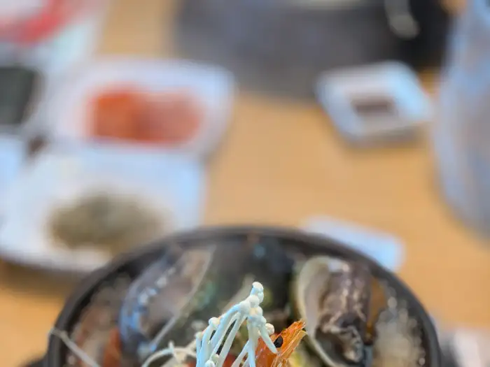 삼척전복해물뚝배기 전복과 조개