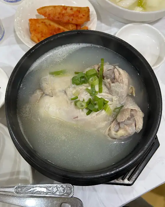 정박사냉면삼계탕 삼계탕과 깍두기