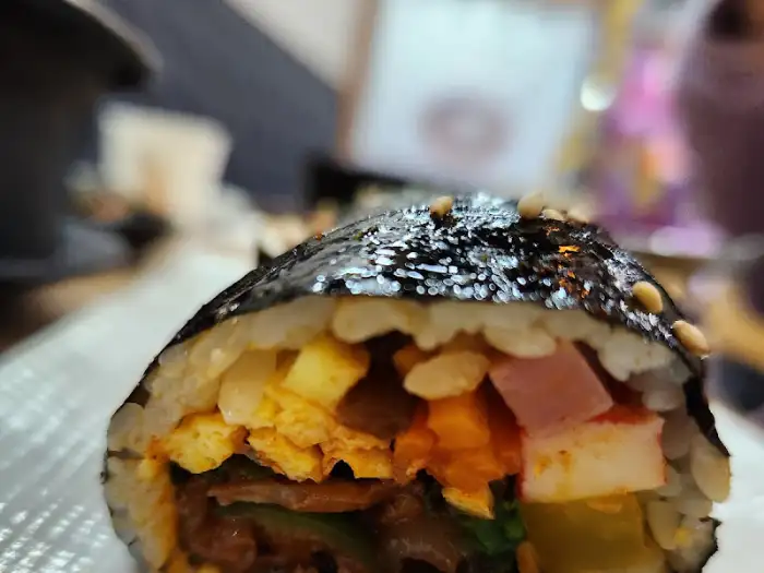 속이 꽉 찬 삼시세끼 김밥 단면