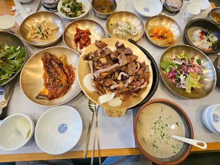 산장가든 한상차림, 석갈비와 다양한 밑반찬