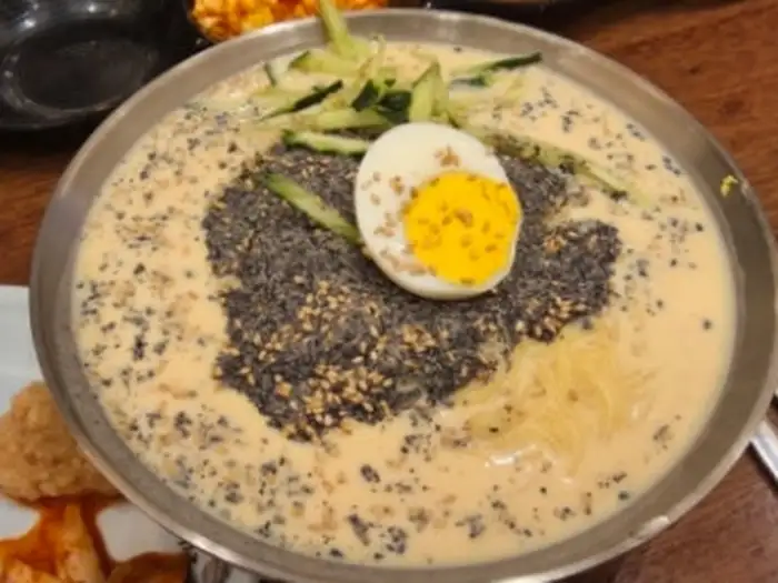 산더미미성돼지국밥 울산 명촌점의 고소한 콩국수 비주얼