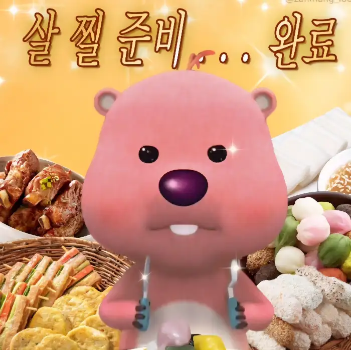 귀여운 캐릭터와 함께 있는 음식 사진