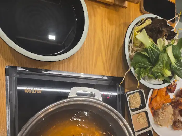 샤브20 창원상남점 샐러드 바의 다양한 사이드 메뉴
