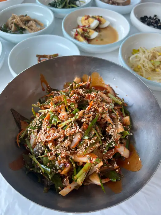쉴만한식당의 다채로운 나물 무침