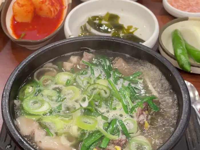 신가 가마솥 순대국밥과 함께 나온 다양한 밑반찬