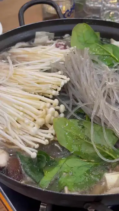 한가족숯불구이 벌교직영점 정갈하게 차려진 밑반찬과 신선한 채소