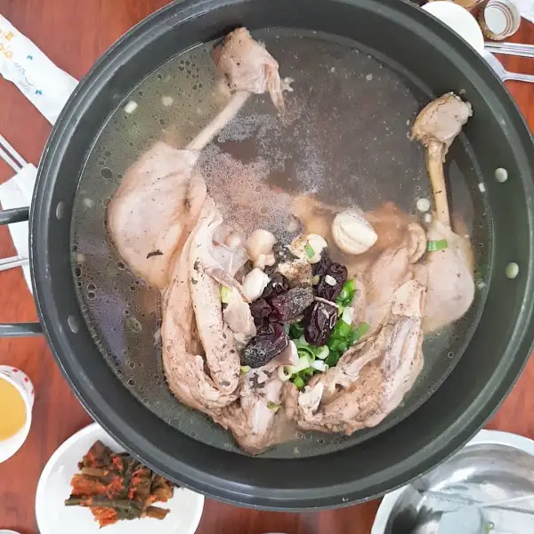 작은영토의 백숙 메뉴, 진한 국물이 일품