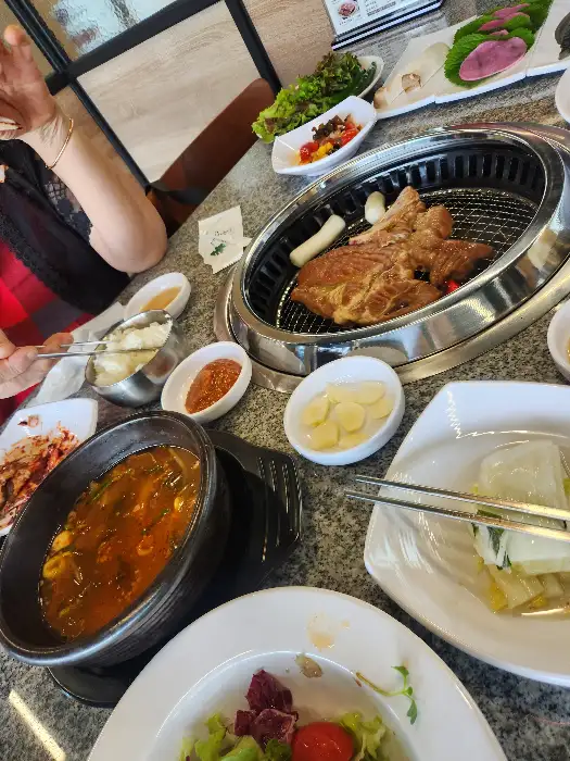 솔가숯불갈비 공주점 숯불돼지갈비 굽는 모습