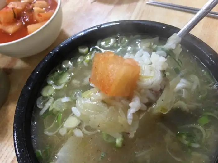 해장국집 설렁탕 한 숟갈